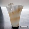 Koral White Beige Aνθοδοχείο Γυάλινο Xειροποίητο Λευκό Με Μελί Γραμμές 30 cm.