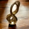 Τanssi-gold-ceramic-abstractin-vazo-MG19101-1-patra-domumart.jpg Τanssi Κεραμικό Διακοσμητικό Ματ Χρυσό 46 εκ.